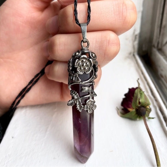 Vintage Jewelry - Amethyst Point Antique Metal Pendant Necklace
